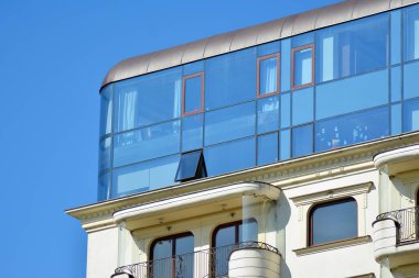  Çağdaş mimarinin soyut parçası. Konut modern bina