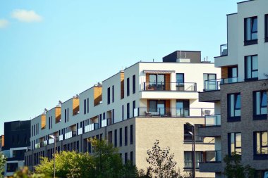  Çağdaş mimarinin soyut parçası. Konut modern bina