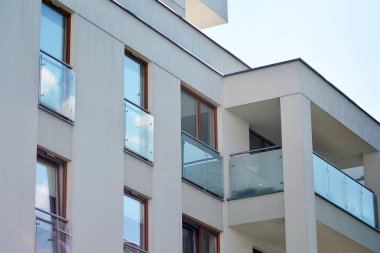  Çağdaş mimarinin soyut parçası. Konut modern bina