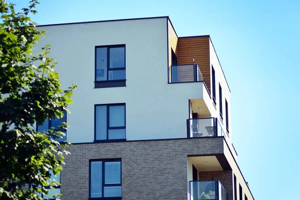  Çağdaş mimarinin soyut parçası. Konut modern bina