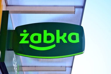 Varşova, Polonya. 16 Eylül 2018. Zabka imzalamak. Şirket tabela Zabka.
