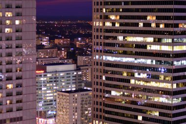 Modern ofis geceleri. Gece ışıkları, Şehir Ofisi şehir merkezinde, cityscape görünümü oluşturma
