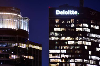 Varşova, Polonya. 25 Eylül 2018. Deloitte üye. Şirket tabela Deloitte.