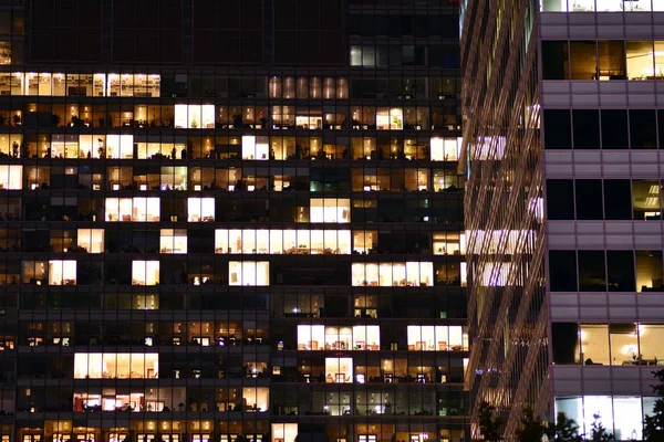 Edificio Oficinas Por Noche Tarde Trabajo Muro Cortina Vidrio Edificio —  Fotos de Stock