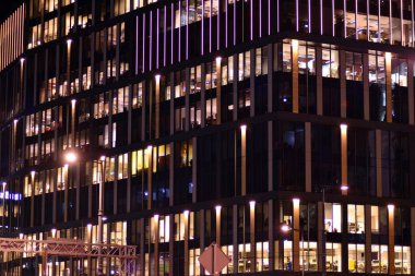 Modern ofis geceleri. Gece ışıkları, Şehir Ofisi şehir merkezinde, cityscape görünümü oluşturma