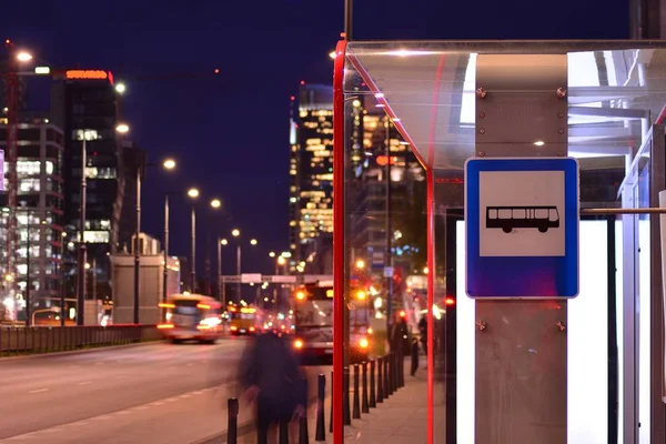 Modern Busshållplats Natten — Stockfoto