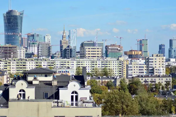 Varşova, Polonya. 1 Ekim 2018. Havadan görünümü şehir merkezindeki iş gökdelenler, şehir merkezi. Varşova şehir merkezinde havadan görünümü