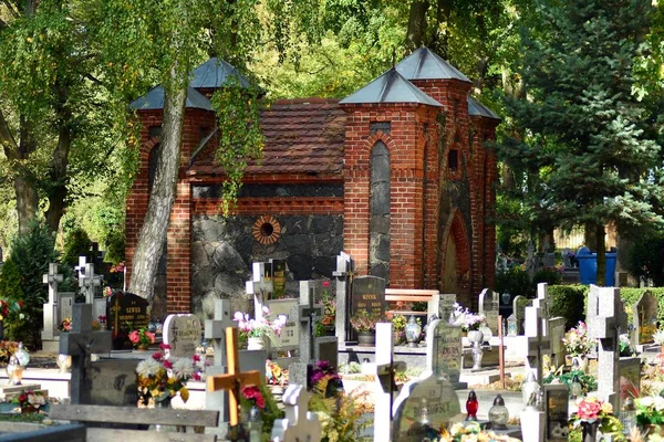 Trzcinsko 兹德鲁伊 2018年10月8日 老公墓在镇 Trzcinsko 兹德鲁伊在波兰西部 Schonfliess — 图库照片