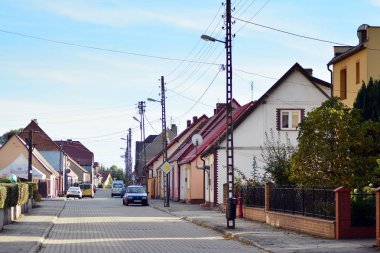 Trzcinsko-Zdroj, Poland.8 Ekim 2018. Batı Polonya - eski kötü Schonfliess Trzcinsko-Zdroj kasabasında eski kentsel binalar
