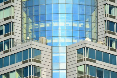 Şehirdeki modern ofis binası