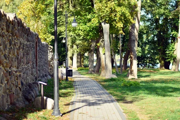 Красивый Парк Средневековом Городе — стоковое фото