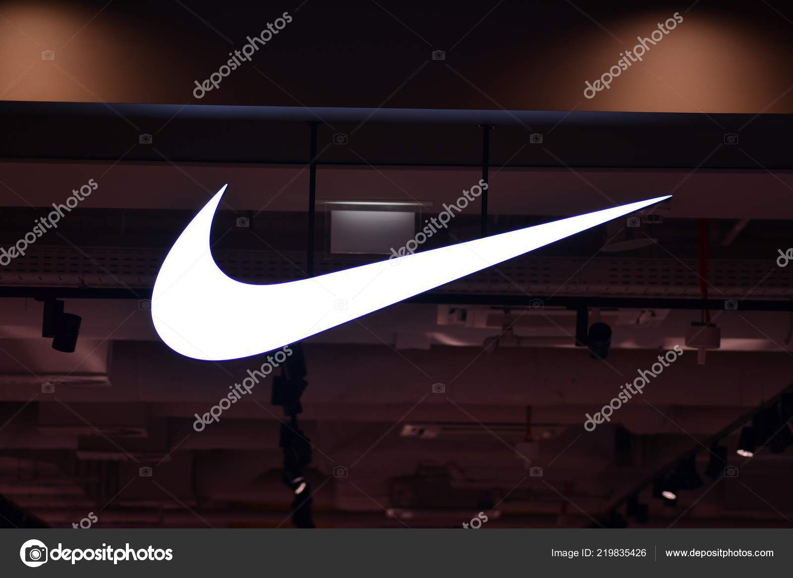 Logotip Nike Stokovye Kartinki Besplatnye Royalti Fri Foto Logotip Nike Depositphotos