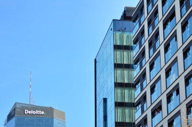 Varşova, Polonya. 15 Ekim 2018. Deloitte üye. Şirket tabela Deloitte.