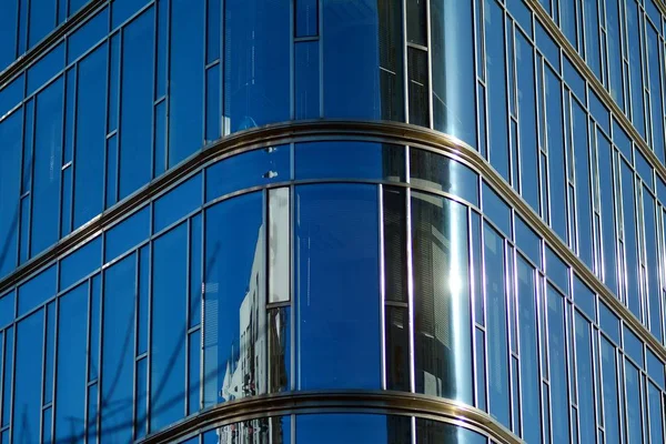 Fragmento Abstracto Moderno Fachada Del Edificio Oficinas Ventanas Brillantes Estructura — Foto de Stock