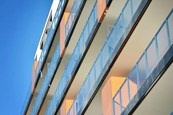 Modernos Edificios Apartamentos Día Soleado Con Cielo Azul Fachada Moderno — Foto de Stock