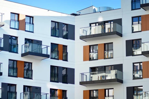 Immeubles Modernes Par Une Journée Ensoleillée Avec Ciel Bleu Façade — Photo