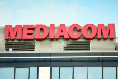 Varşova, Polonya. 2 Kasım 2018. Mediacom imzalamak. Şirket tabela Mediacom.