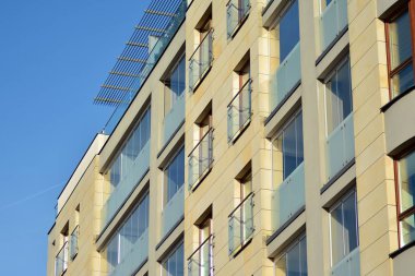  Modern, lüks apartman binası.