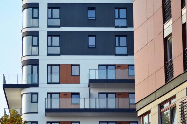  Modern, lüks apartman binası.