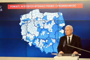 Varşova, Polonya. 6 Kasım 2018. Polonya'nın iktidar partisi hukuk ve adalet, Jaroslaw Kaczynski, bir basın konferansı'na katılmak
