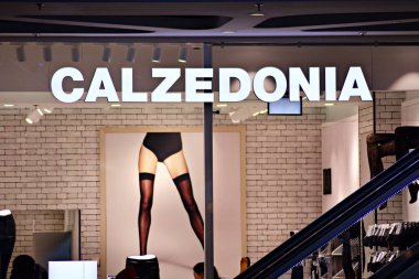 Varşova, Polonya. 10 Kasım 2018. Calzedonia imzala. Şirket tabela Calzedonia.