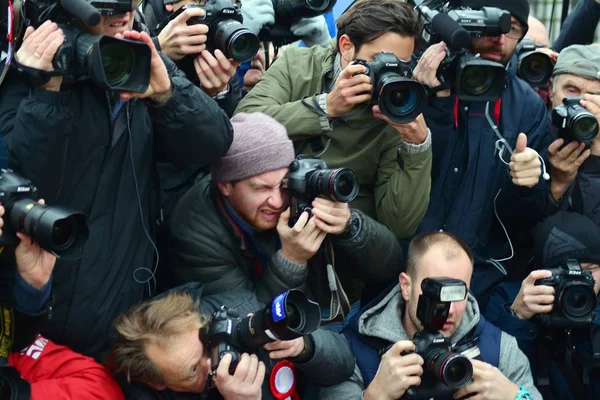 Varsovia Polonia Noviembre 2018 Muchos Fotógrafos Sosteniendo Cámara —  Fotos de Stock