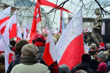 Varşova, Poland.11 Kasım 2018. Polonya'nın bağımsızlık günü anısına ülkenin Pisudski Meydanı'nda ele geçirdi ve en yüksek devlet memuru ve binlerce insan tarafından katıldı.