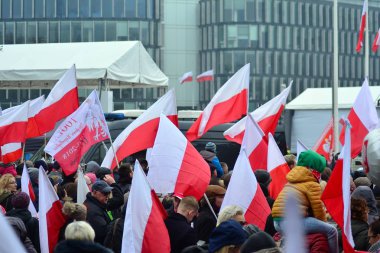 Varşova, Poland.11 Kasım 2018. Polonya'nın bağımsızlık günü anısına ülkenin Pisudski Meydanı'nda ele geçirdi ve en yüksek devlet memuru ve binlerce insan tarafından katıldı.
