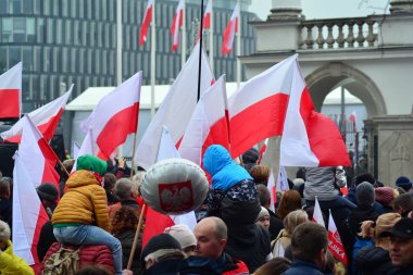 Varşova, Poland.11 Kasım 2018. Polonya'nın bağımsızlık günü anısına ülkenin Pisudski Meydanı'nda ele geçirdi ve en yüksek devlet memuru ve binlerce insan tarafından katıldı.