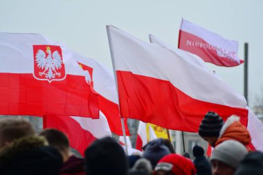 Varşova, Poland.11 Kasım 2018. Polonya'nın bağımsızlık günü anısına ülkenin Pisudski Meydanı'nda ele geçirdi ve en yüksek devlet memuru ve binlerce insan tarafından katıldı.