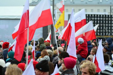 Varşova, Poland.11 Kasım 2018. Polonya'nın bağımsızlık günü anısına ülkenin Pisudski Meydanı'nda ele geçirdi ve en yüksek devlet memuru ve binlerce insan tarafından katıldı.