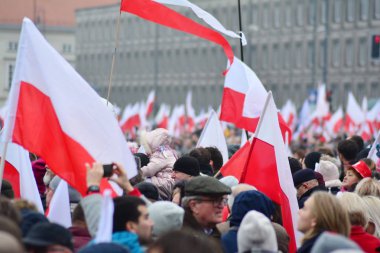 Varşova, Poland.11 Kasım 2018. Polonya'nın bağımsızlık günü anısına ülkenin Pisudski Meydanı'nda ele geçirdi ve en yüksek devlet memuru ve binlerce insan tarafından katıldı.