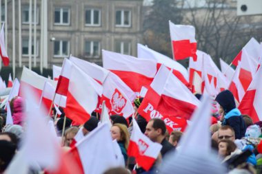 Varşova, Poland.11 Kasım 2018. Polonya'nın bağımsızlık günü anısına ülkenin Pisudski Meydanı'nda ele geçirdi ve en yüksek devlet memuru ve binlerce insan tarafından katıldı.