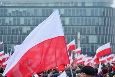 Varşova, Poland.11 Kasım 2018. Polonya'nın bağımsızlık günü anısına ülkenin Pisudski Meydanı'nda ele geçirdi ve en yüksek devlet memuru ve binlerce insan tarafından katıldı.