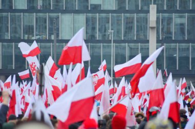 Varşova, Poland.11 Kasım 2018. Polonya'nın bağımsızlık günü anısına ülkenin Pisudski Meydanı'nda ele geçirdi ve en yüksek devlet memuru ve binlerce insan tarafından katıldı.