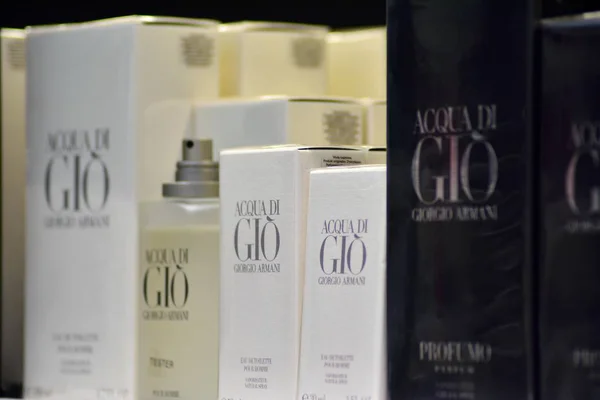 Varşova Polonya Kasım 2018 Parfüm Giorgio Armani Acqua Gio Kesin — Stok fotoğraf