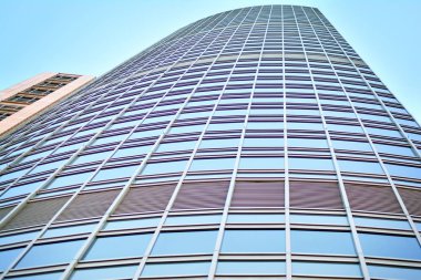 Modern bir ofis binasının dışı.