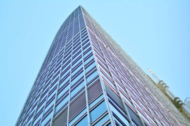 Modern bir ofis binasının dışı.