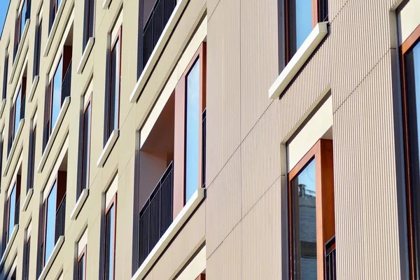 Immeubles Modernes Par Une Journée Ensoleillée Avec Ciel Bleu Façade — Photo