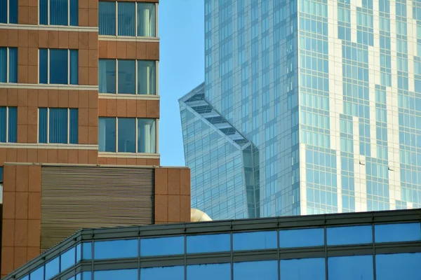 Vista Rascacielos Cristal Moderno Exterior Pared Vidrio Con Textura Abstracta —  Fotos de Stock