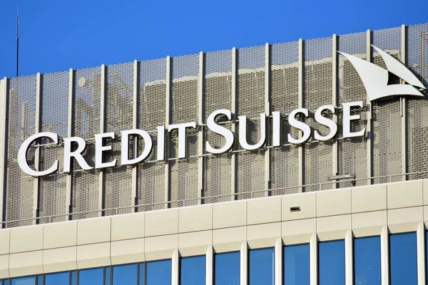 Varşova, Polonya. 1 Aralık 2018. Credit Suisse imzala. Şirket tabela Credit Suisse.