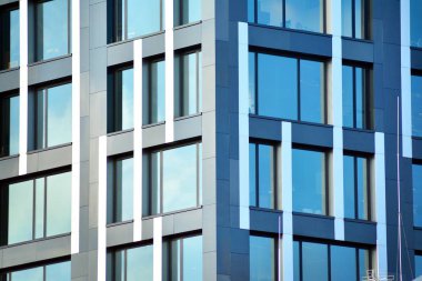 Modern ofis binası cephe parçası. Cam duvar soyut tekstürlü dış.