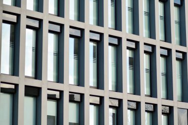 Modern ofis binası cephe parçası. Cam duvar soyut tekstürlü dış.