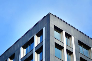 Modern ofis binası cephe parçası. Cam duvar soyut tekstürlü dış.