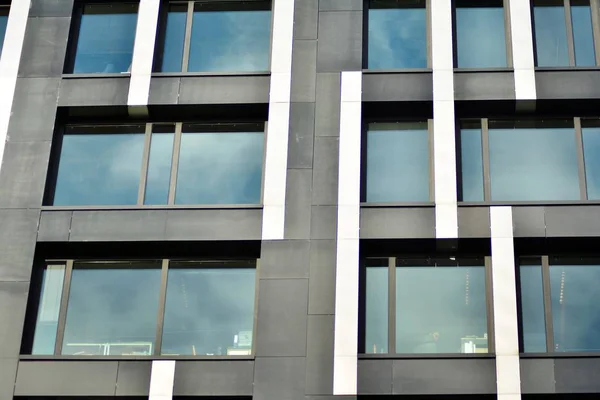 Fragmento Fachada Edifício Escritórios Moderno Exterior Parede Vidro Com Textura — Fotografia de Stock