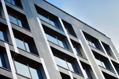 Modern ofis binası cephe parçası. Cam duvar soyut tekstürlü dış.