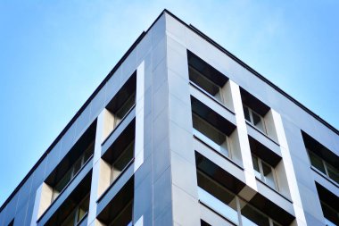 Modern ofis binası cephe parçası. Cam duvar soyut tekstürlü dış.