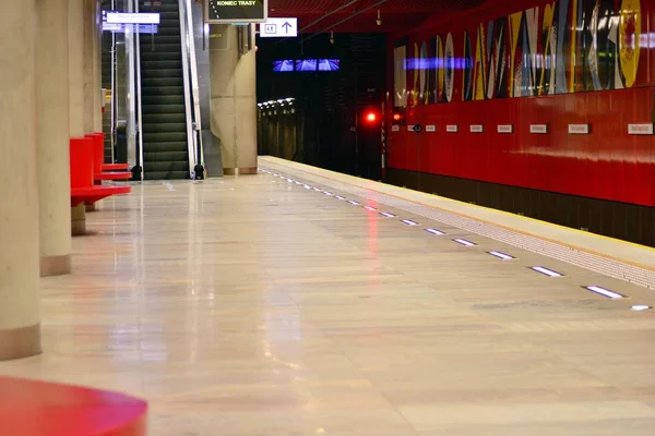 Varsovia Polonia Diciembre 2018 Plataforma Vacía Del Metro Estación Rondo — Foto de Stock