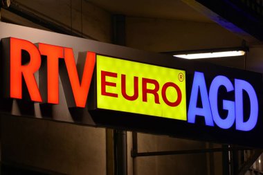 Varşova, Polonya. 18 Aralık 2018. RTV Euro Agd imzala. Şirket tabela Rtv Euro Agd.