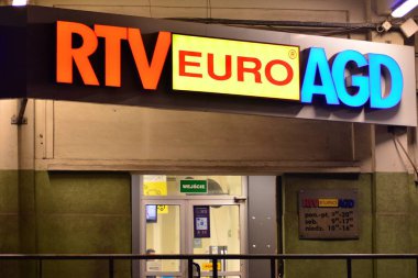 Varşova, Polonya. 18 Aralık 2018. RTV Euro Agd imzala. Şirket tabela Rtv Euro Agd.